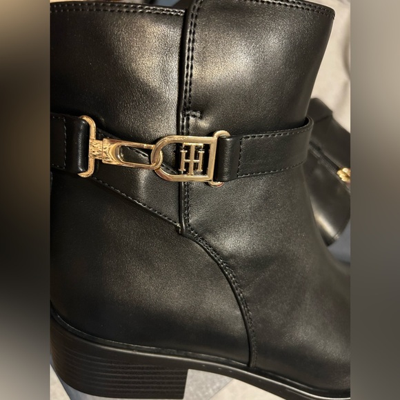 New- Women’s Tommy Hilfiger Ianzi Ornamented Side Zip Booties Size 10 Black - Picture 7 of 7